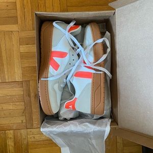 Veja v-10 sneakers (brand new, in box)